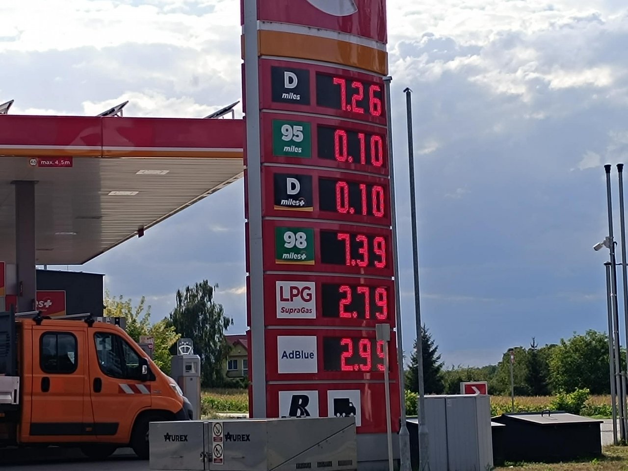 144c8